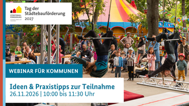 Im hintergrund ist ein Zirkuszelt zu sehen, davor stehen Familien und beobachten zwei Mädchen, die an einem Klettergerüst baumeln. Außerdem sind Wimpleketten zu erkennen.